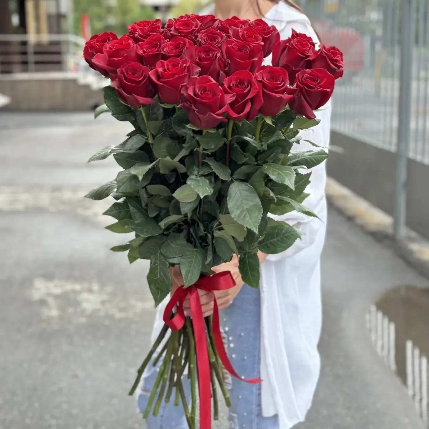 Roza_krasnaya_Eksplorer_80_sm_1-1400×1400